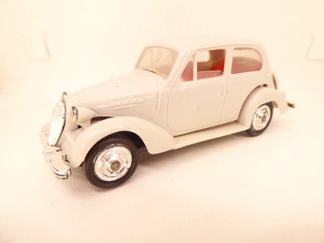 Rare Norev micro métal Simca 1500 verte 1/86 avec sa boîte d