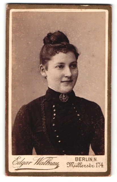 Fotografie Edgar Wallnau, Berlin-N, Portrait junge Dame mit Hochsteckfrisur und