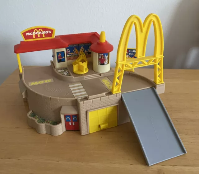 VINTAGE HOT WHEELS McDonalds Drive Through Mini Set Mattel 1996