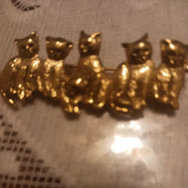 vintage gold tone cat family pin kitties in a line brooch