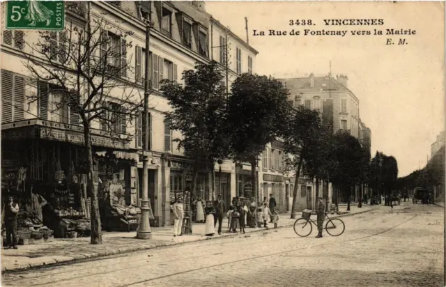 CPA AK VINCENNES La Rue de FONTENAY towards the Town Hall (672351)