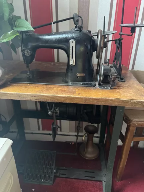 Singer 4423 Heavy Duty Sewing Machine USED