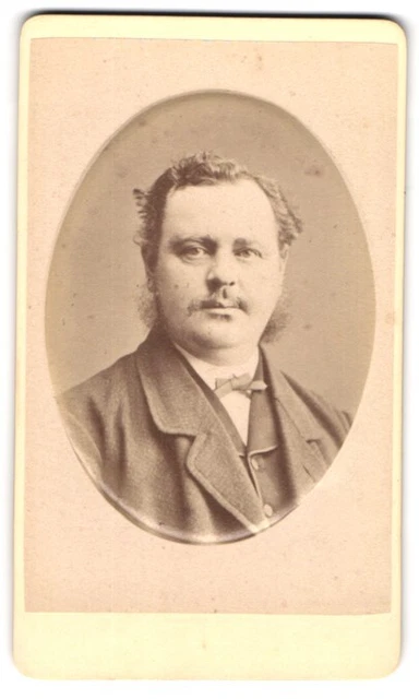 Fotografie Otto Reitmayer, München, Kaufinger-Strasse 9, Beleibter Herr im Anzu