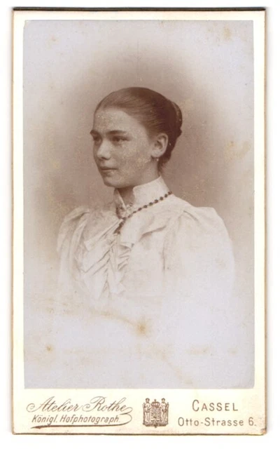 Fotografie Atelier Rothe, Cassel, Otto-Straße 6, Bildhübsches Fräulein im weiße