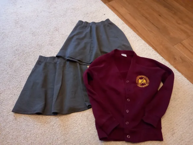 Bundle school uniform for girl size 9-10 years