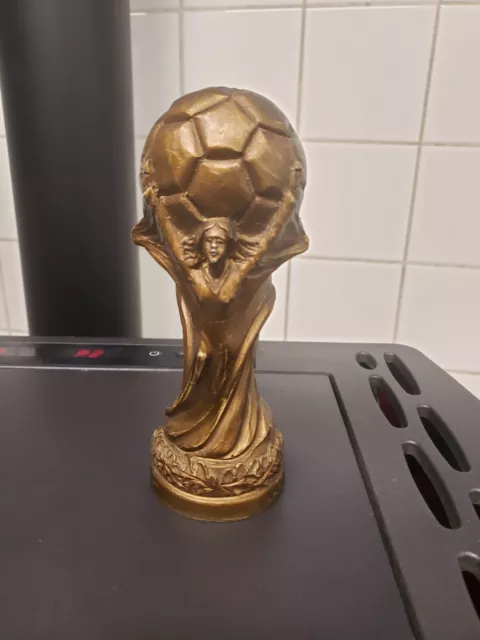 Ancien Trophee  De La Coupe Du Monde De Foot Ball
