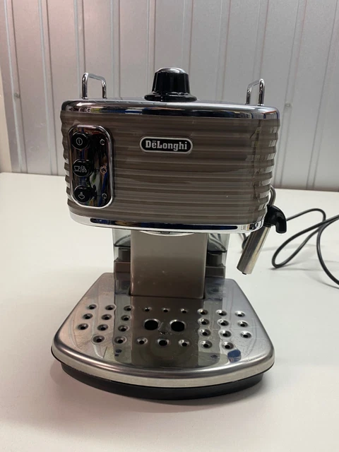 DeLonghi Scultura Traditional Barista Pump Espresso Machine ECZ351BG Champagne