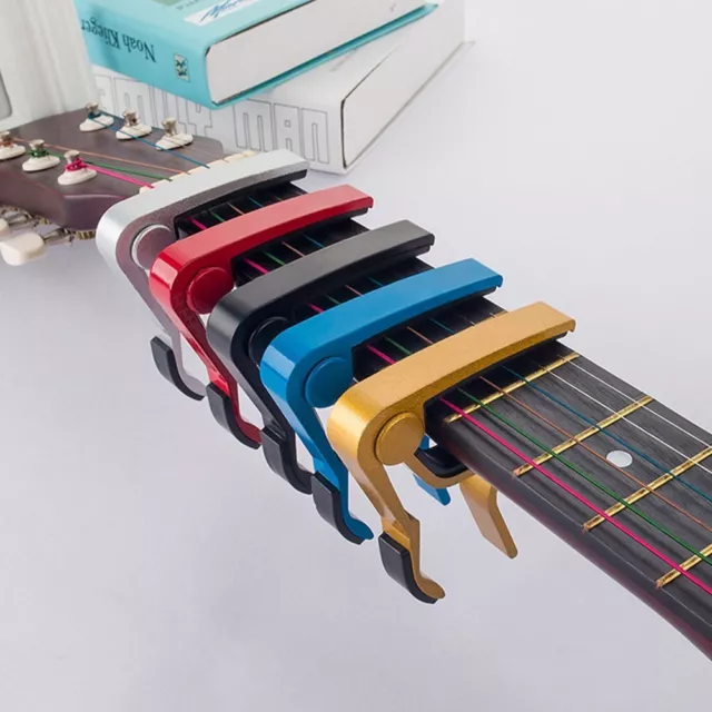Accordeur de guitare rechargeable avec médiator de guitare LED, accordeur à  clipser avec écran couleur LCD pour tous les instruments à cordes : guitare,  ukulélé, violon, mandoline, banjo et modes d'accordage chromatique (