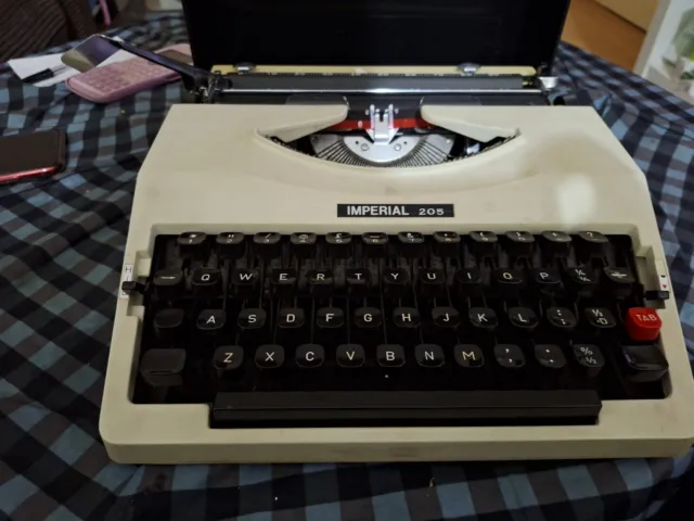 Retro Vintage Imperial 205 Cased Typewriter VGC Made In Japan