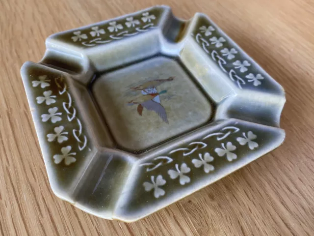 Vintage Wade Irish Porcelain 10cm Square Ashtray - Shamrock Flying Ducks Detail 3