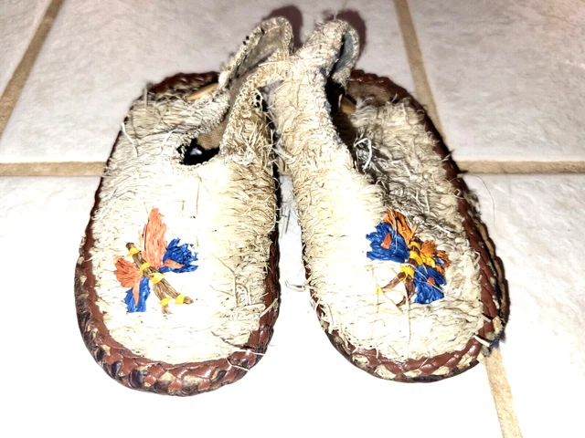 Pretty Little Native American  Squaw Moccasin Toddler Antique Artifact Tribal