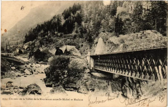 CPA Un coin de la Vallée de la MAURIENNE entre St-MICHEL et MODANE (438923)