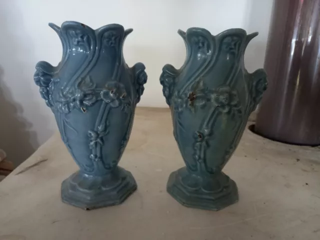 Paire De Vases En Fonte Art Déco Peints (Lot 118)