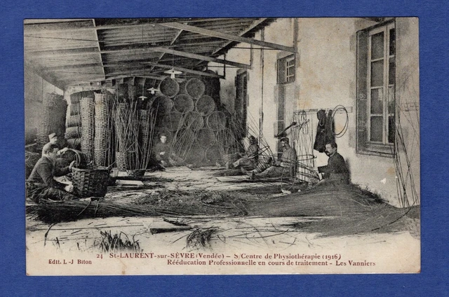 Cf / postcard - CPA / St Laurent-sur-Sèvre / Les Vaniers Guerre 1914/1918