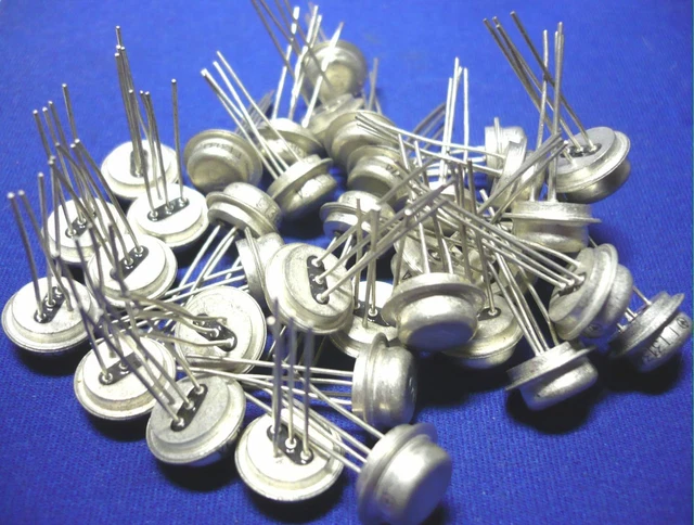 100 Transistors Au Germanium PNP Vintage - Modèles MP40A, OC71, OC75