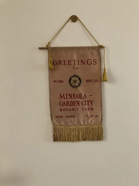 Mineola-Garden City : Fanion  du Rotary Club