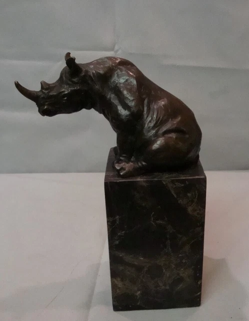 Estatua Rinoceronte Fauna Art Deco Estilo Art Nouveau Estilo Bronce sólido Firma