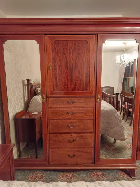Antique Victorian/Edwardian 3 Door Wardrobe With Drawers & Cupboard