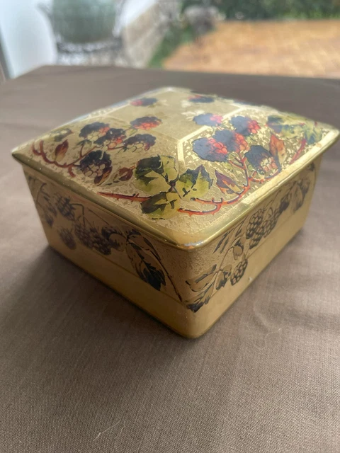 Ancienne Bonbonnière porcelaine de Limoges/décor floral/porcelaine