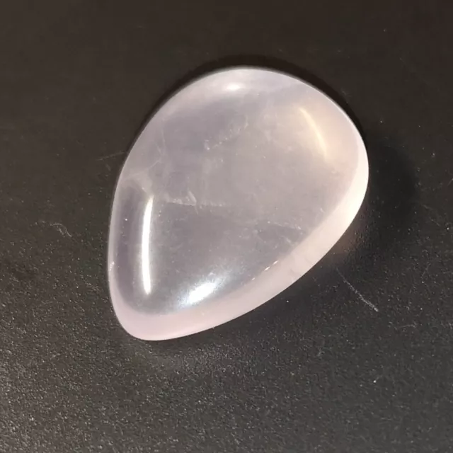 Quartz rose naturel du Brésil - Cabochon 8.77 Carats - 17.6 x 13.0 x 5.3 mm