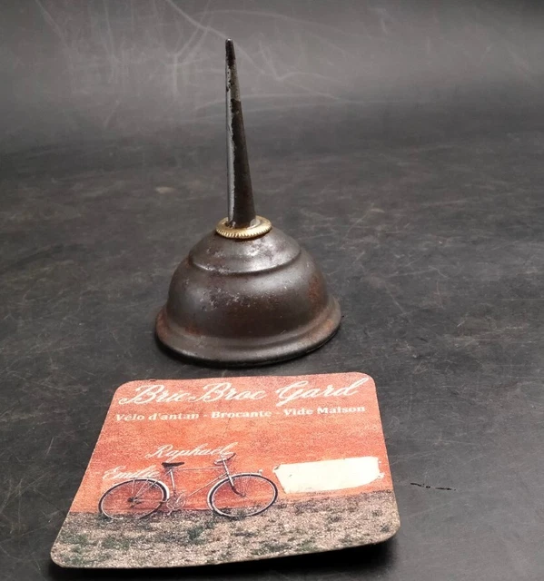 ANCIENNE BURETTE À poudre France métal fer vintage oil can oiler zinc