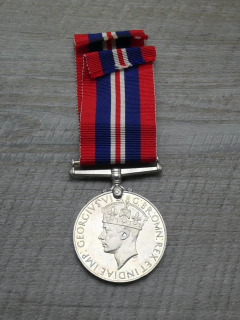 100% Original Full Size British WW2 War Medal 1939-1945 ZT105