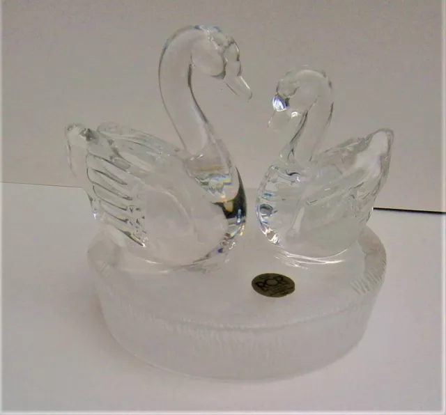 Q435) RCR Royal Crystal Rock glass swan swans paperweight ornament