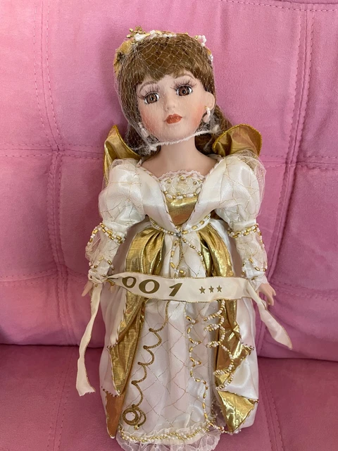 HERITAGE SIGNATURE COLLECTION 2001 PORCELAIN ANGEL DOLL JOLENE NOEL #12309. New
