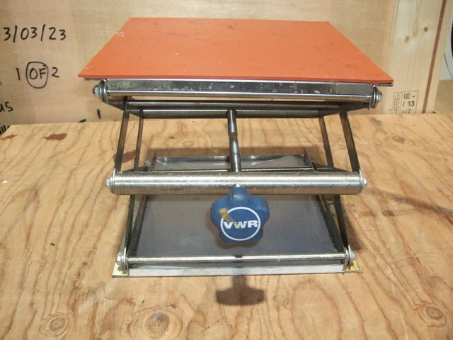 VWR 12 1/4" x 12 1/4" Orange Lab Jack