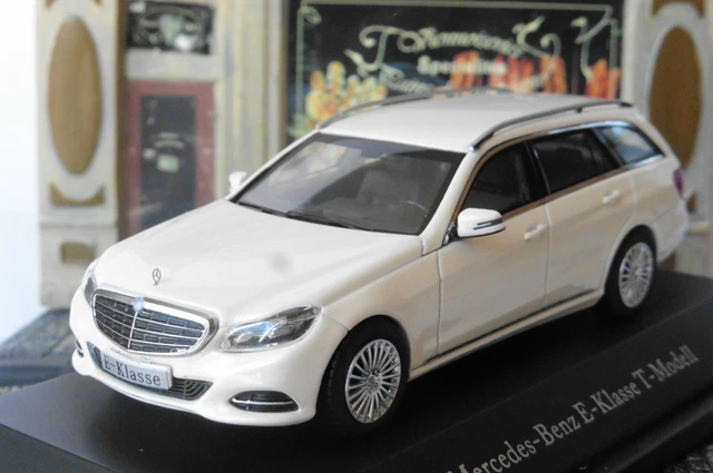 1/18 KYOSHO MERCEDES Benz E-Klasse T-Modell EUR 90,00 - FR 1/18 KYOSHO MERCEDES Benz E-Klasse T-Modell EUR 90,00 - FR