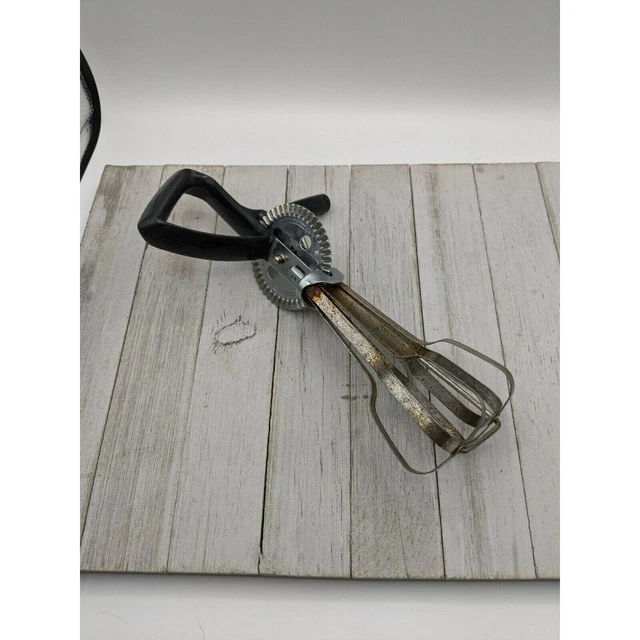 Vintage EKCO Hand Crank Egg Beater w/ Off-Set Handle Black Works Rusty