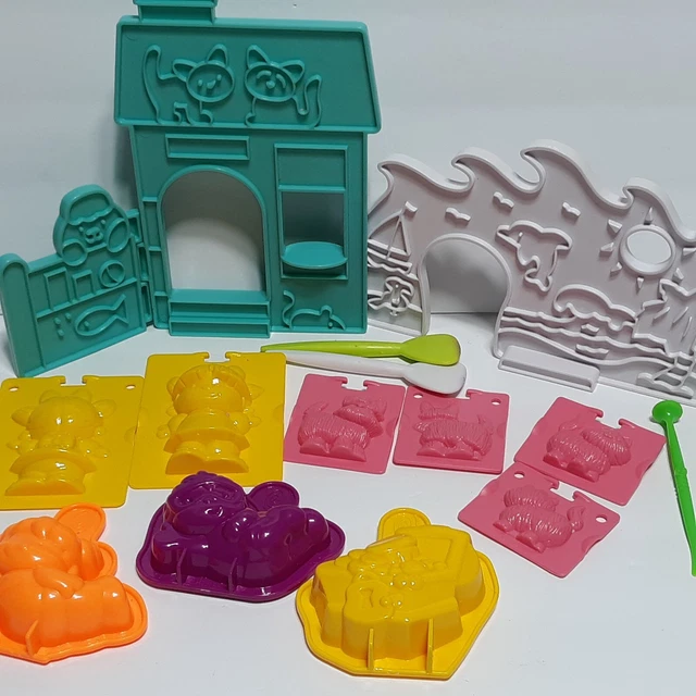 Spin Master Moon Sand Molds Accessories Dough Cat Dog People Sea Treasure