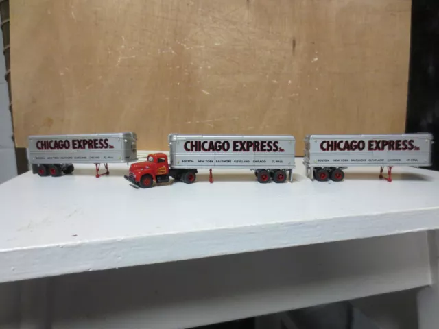 CLASSIC METAL WORKS HO Scale Chicago Express Tractor with 3 Trailers ...