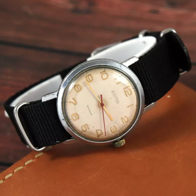 Völlig originale VOSTOK Slim Case Vintage sowjetische mechanische Uhr aus...