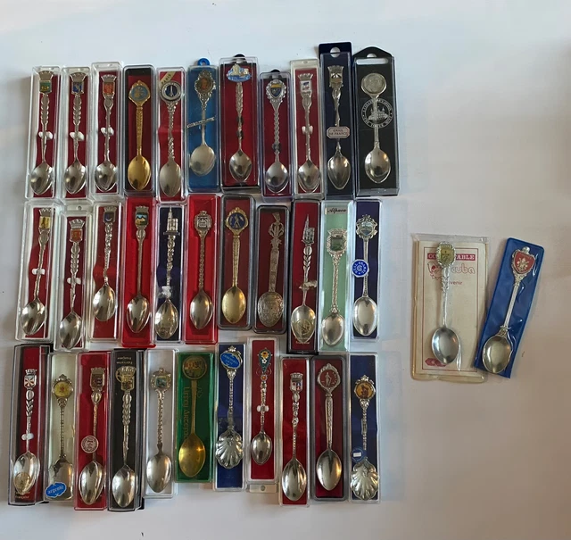 Lot De 12 Cuillères De Collection – Fabrication Angleterre