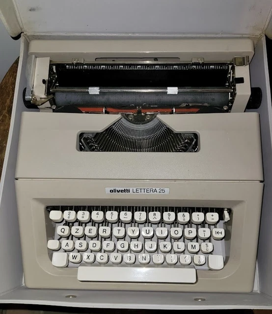Macchina da scrivere Olivetti lettera 25 come nuova