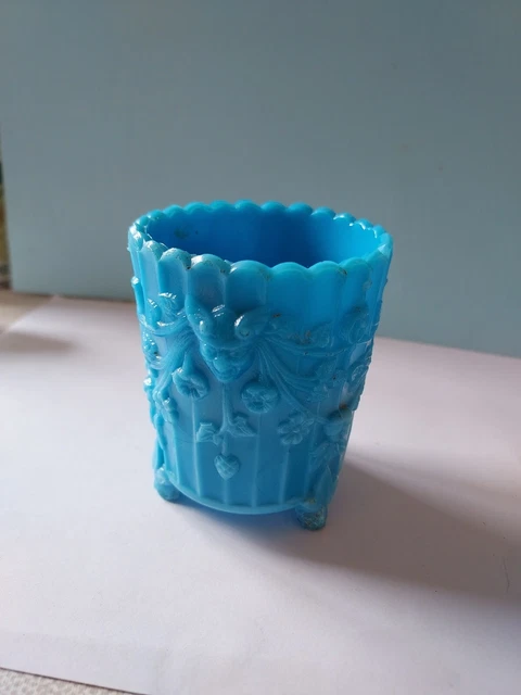 Ancien Vase En Verre Soufflé Opaline Bleu Fin Avec Motif Floral Émaillé - Déco Loft Vintage