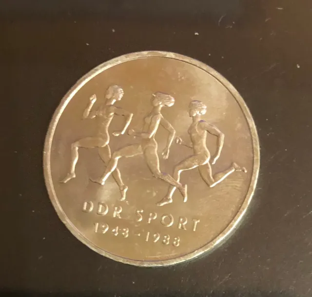 Münze der Staatsbank der DDR 10 Mark 40 Jahre Deutscher Turn- und Sportbund 1988