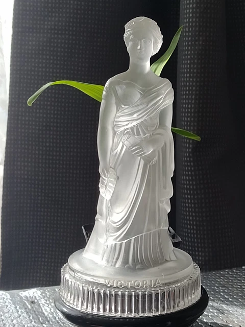 John Derbyshire frosted, clear glass paperweight of Queen Victoria 1874. 