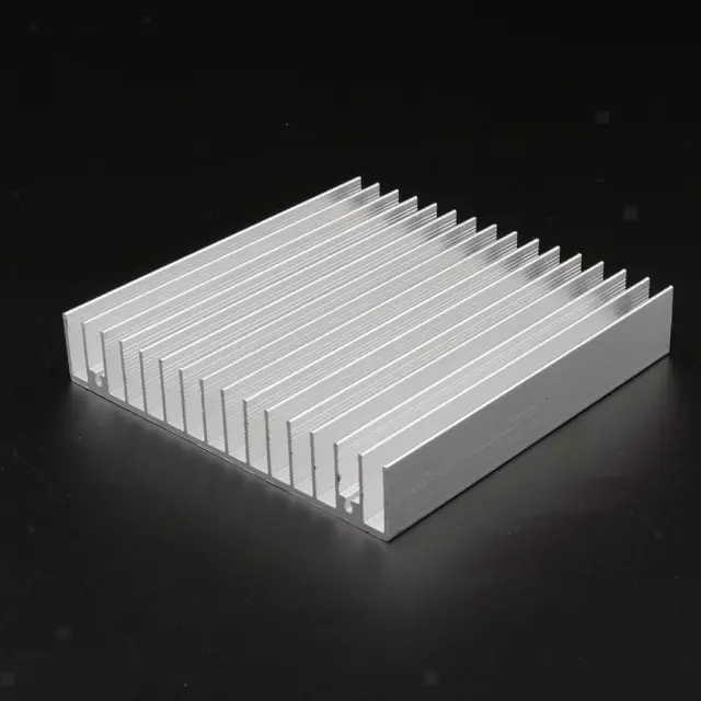 Großer Aluminium Kühlkörper Kühlstiftkühler 100 x 100 x 18 mm für