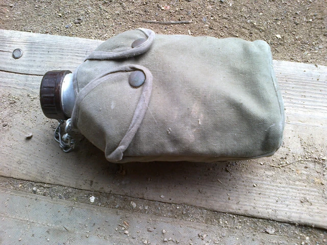 Gourde militaire armèe française modèle 52 avec son quart sa