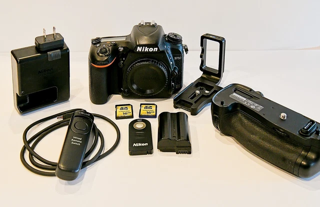 Nikon D750 24.3 MP Digital SLR Camera - Black (Body Only), ONLY 16K ACTUATIONS