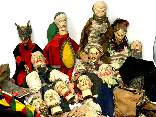 Véritables anciennes marionnettes en bois Véritables anciennes marionnettes en bois