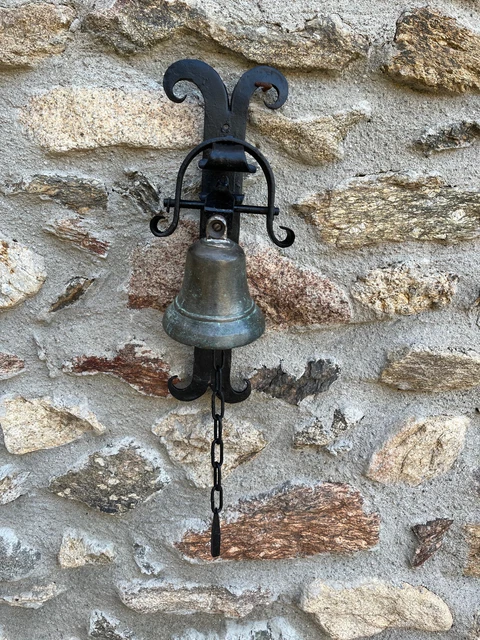 ANCIENNE GRANDE CLOCHE de porte ou portail en bronze massif France