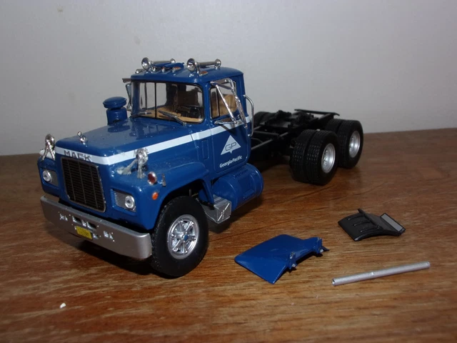 CAMION AMERICAIN MACK Serie F 700 Karl Pitzer Remorque Plateau 1973