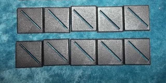 25mm Square Plastic Bases For Warhammer 40k & AoS Miniatures – Choose Quantity (Made In China)-759539