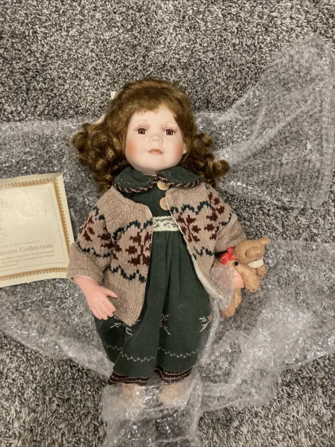 Vintage "HERITAGE SIGNATURE COLLECTION" Porcelain Doll 'Jennifer' W/BOX+COA
