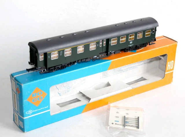 V423 - voiture 2eme classe BRUHAT Bmyfi - SNCF - ROCO HO - ref 45036 - Collection