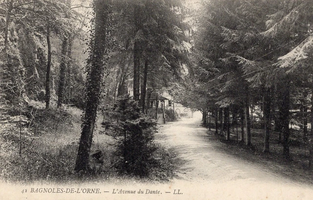 *8505 cpa Bagnoles de l'Orne - L'Avenue du dante