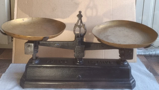 BELLE ANCIENNE BALANCE ROBERVAL CORPS FONTE EMAILLEE Plateaux Laiton Cuisine D Imgx1200 9252